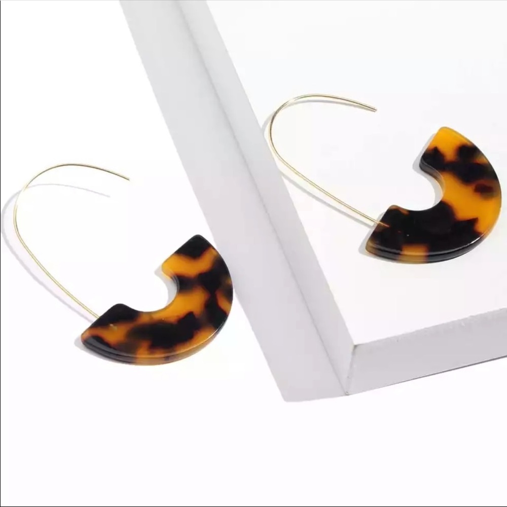 Modern Tortoise Shell drop earrings - Picture 2 of 3